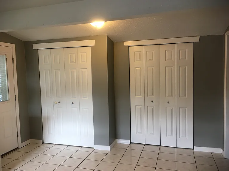 2308 Meadowbrook St — Photo 2