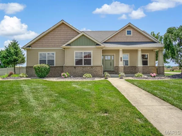 301 McClelland Dr, Troy, IL 62294