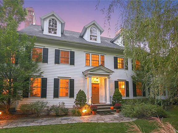 2nd image of 21 Shadow Brook Ln