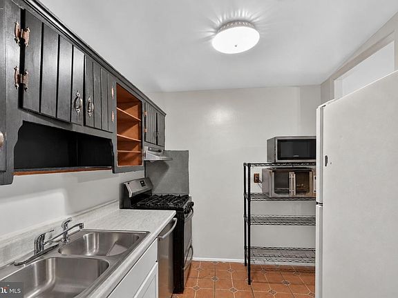 3rd image of 9272 Adelphi Rd APT 101