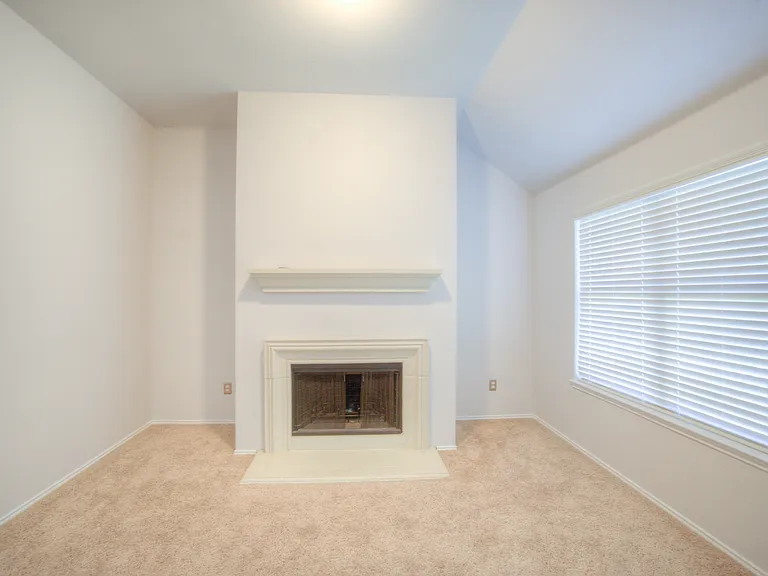 4909 Clove Ct — Photo 15