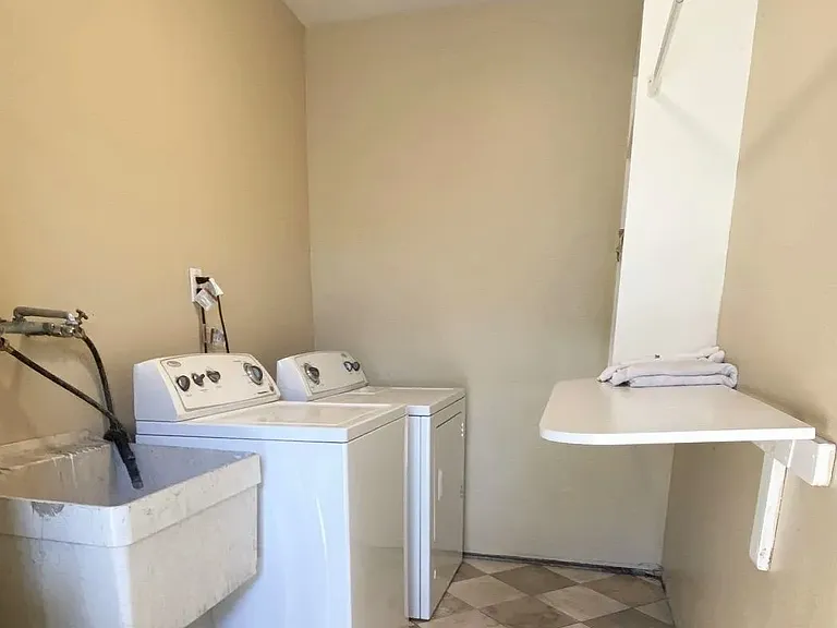 2037 N Lime Ave — Photo 12