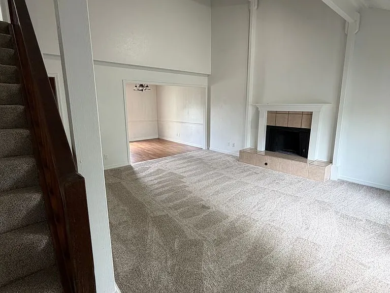 636 Earthside Dr — Photo 2
