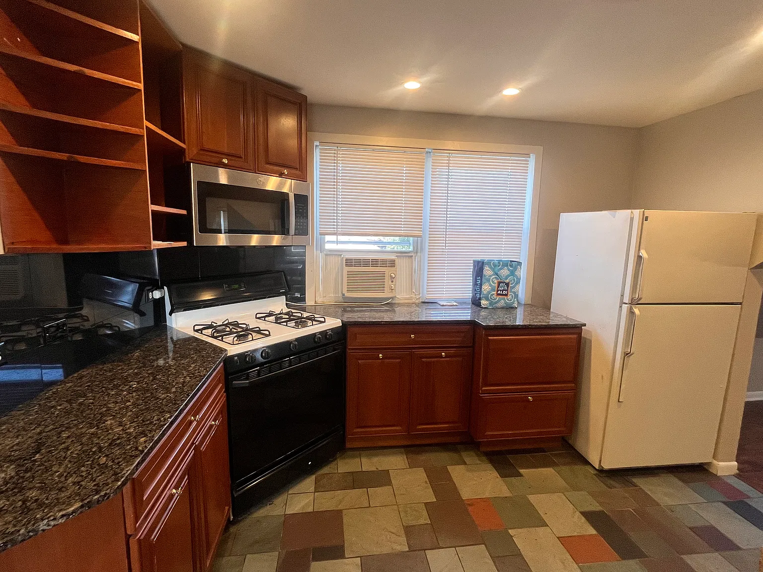1 bed, $1,100 — Photo 4