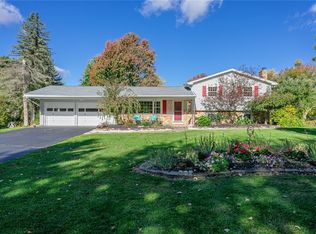 10 Scenic Cir, Rochester, NY 14624