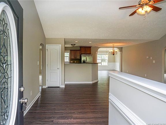 5th image of 229 Livingston Dr