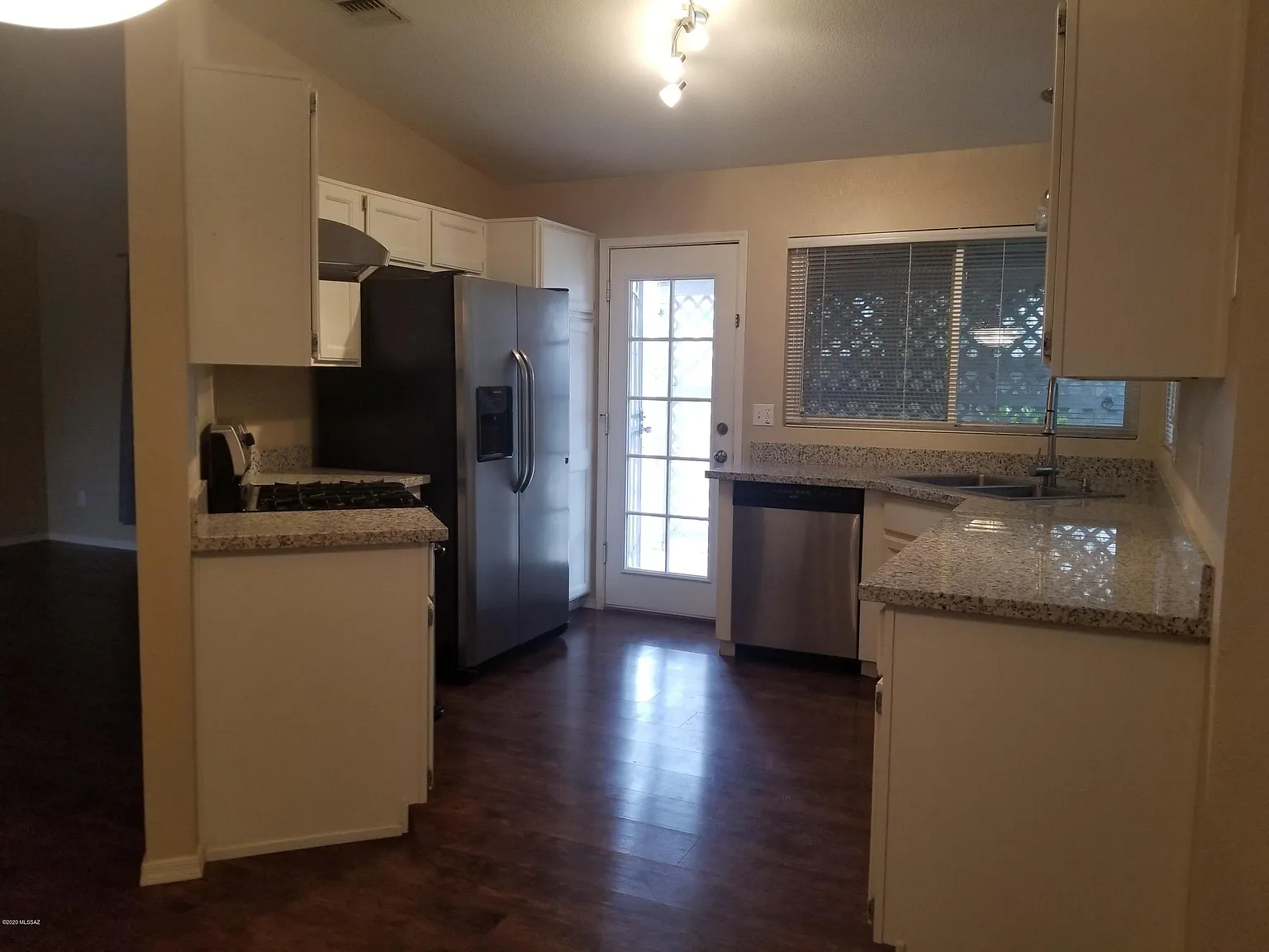3 bed, 2.0 bath, 1303 sqft, $1,595 — Photo 4