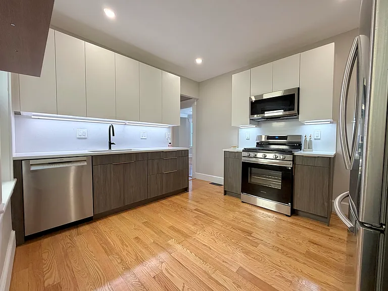 8 Fox St #1 — Photo 3