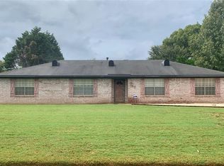 109 Crossgate Dr, Elmore, AL 36025