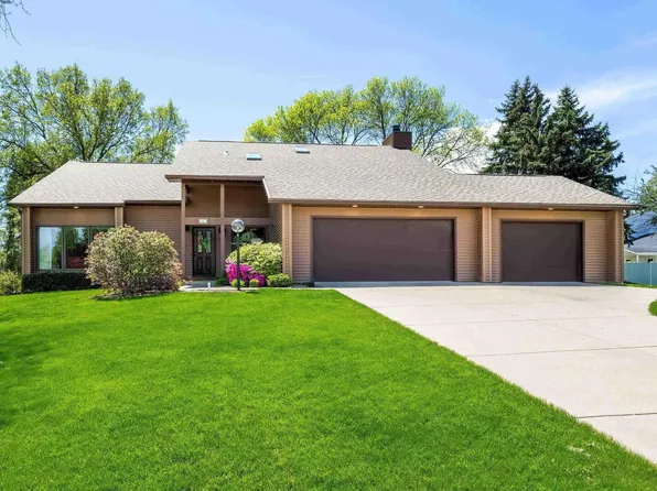 2123 E 48th St, Davenport, IA 52807