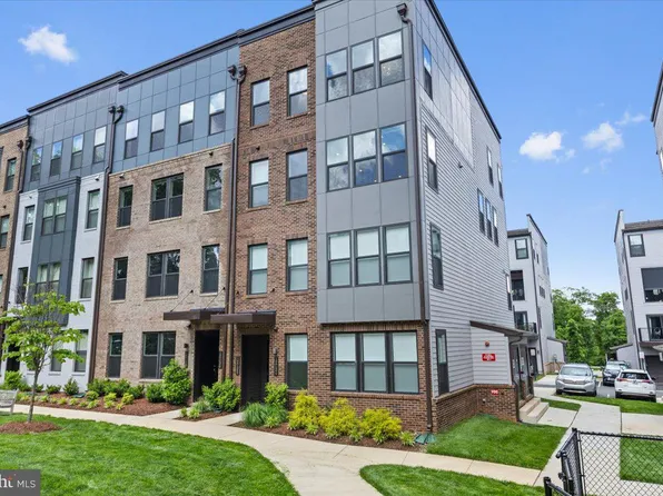 12132 Loblolly Dr #31, Fairfax, VA 22033