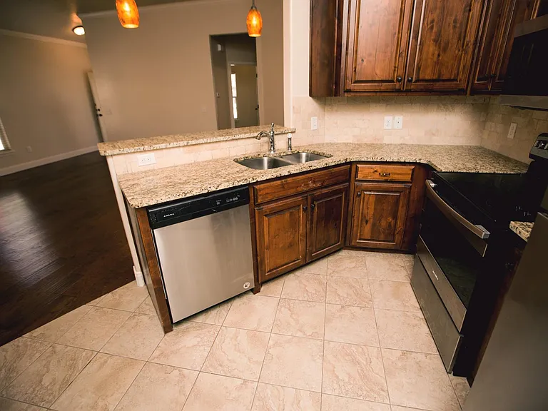 Oakcrest Townhomes — Photo 13