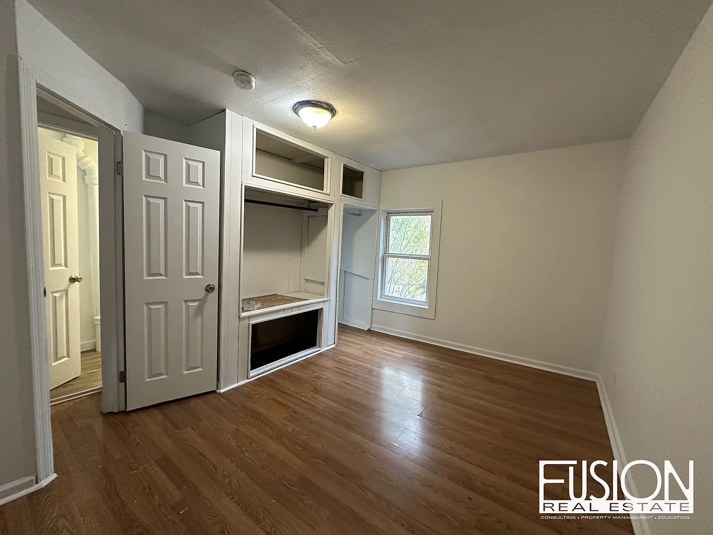 340 Manhattan Drive — Photo 2