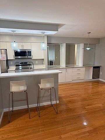 Bar seating with quartz countertop