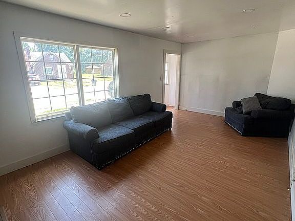 4th image of 11407 Abington Ave