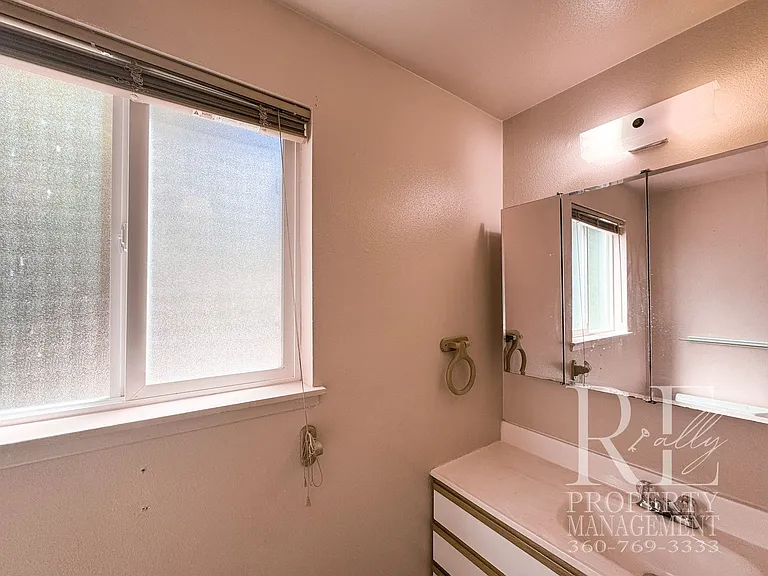 7880 Oxbow Ave NE — Photo 11