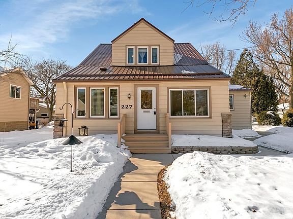 3rd image of 227 27th Ave N