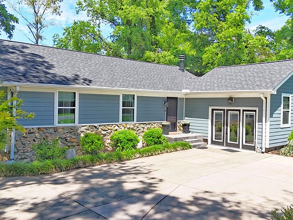 2nd image of 813 Stonebrook Blvd