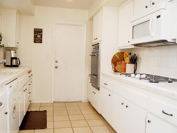 3rd image of 7483 Evergreen Dr