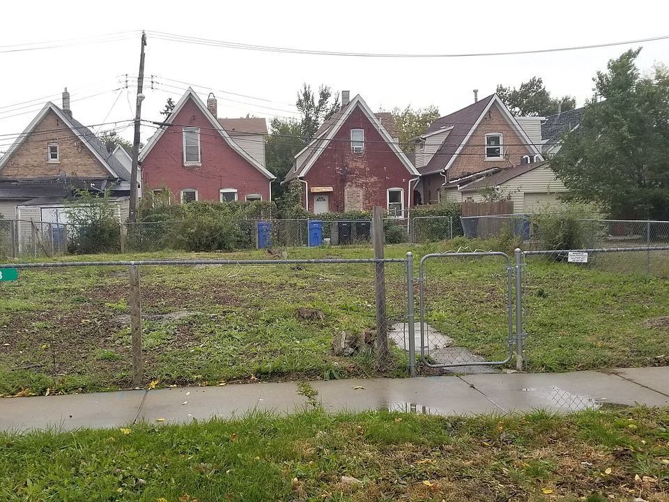 1st image of 1300 S Oakley Ave