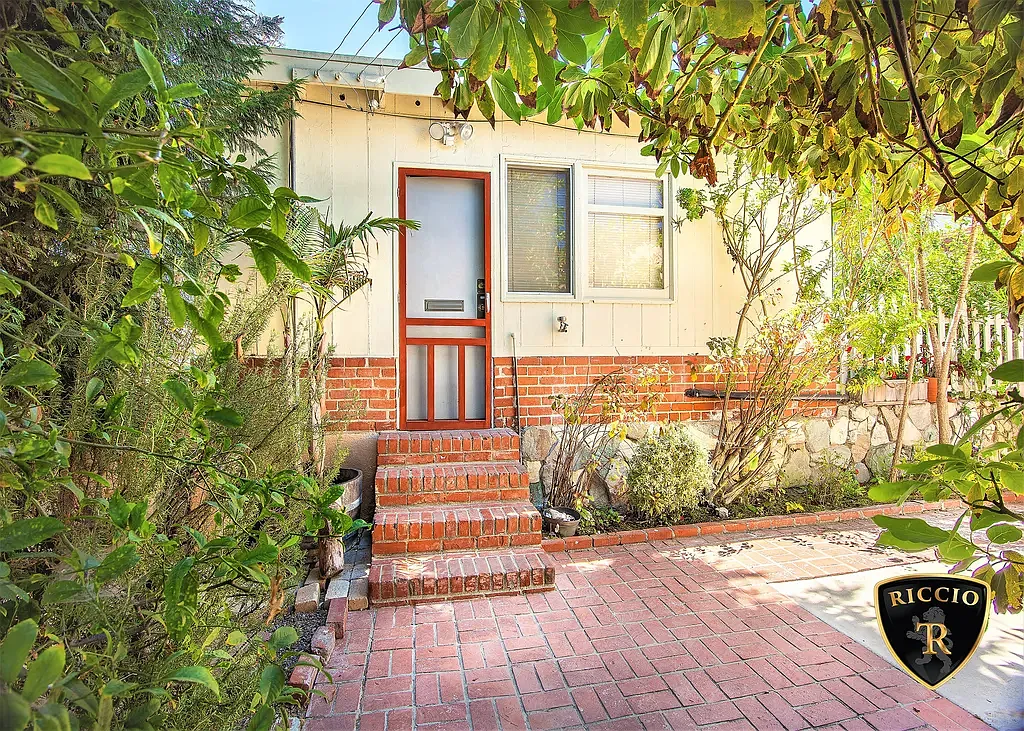 Studio, 300 sqft, $1,700 — Photo 1