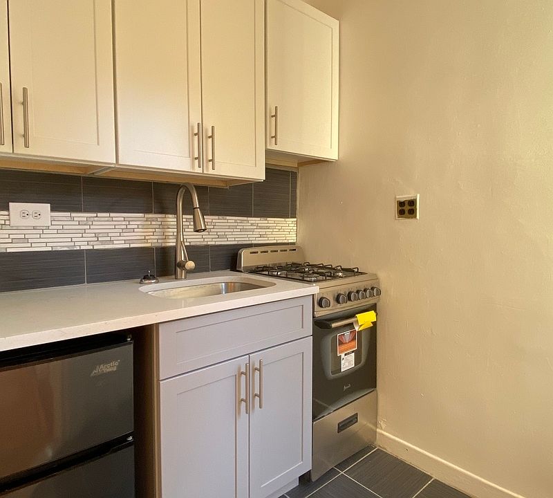 2nd image of 310 E 55th St APT 4D
