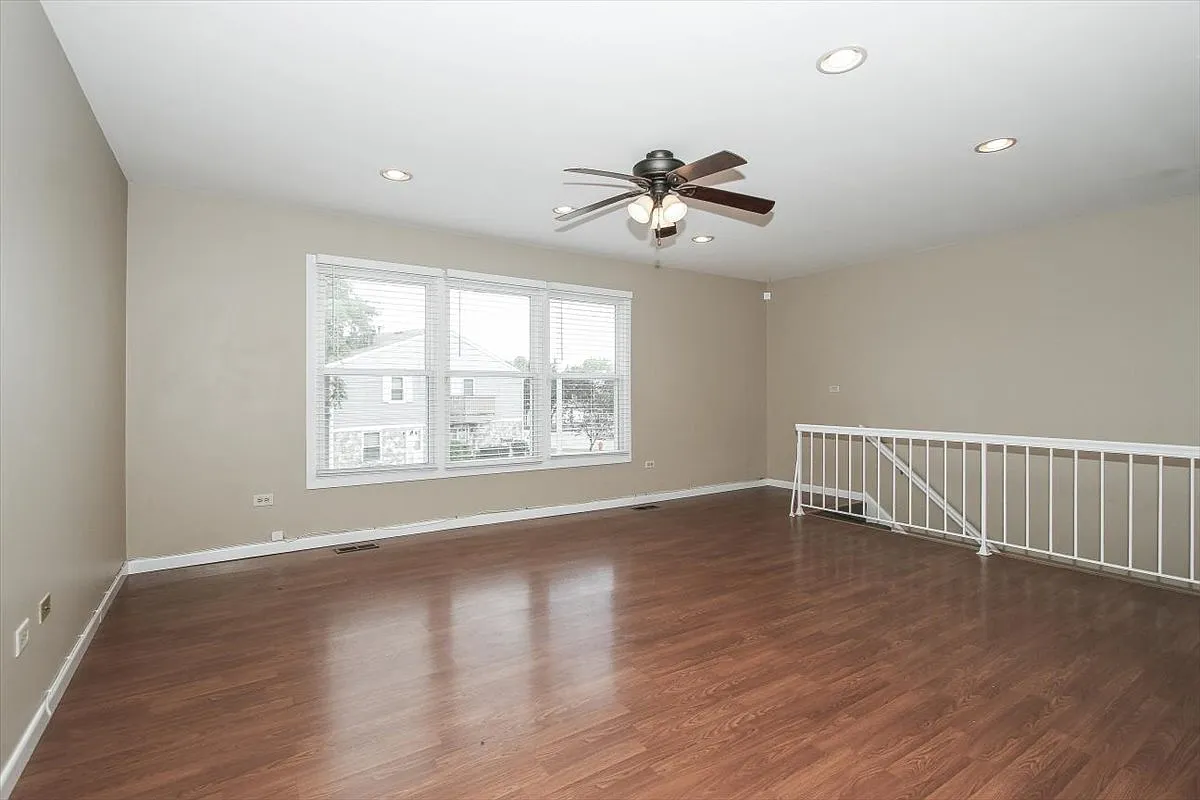 2 bed, 1000 sqft, $2,100 — Photo 4