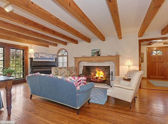 4th image of 121 Indianwood Ln