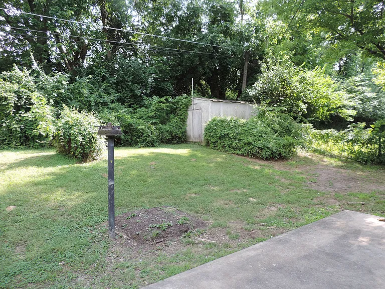 804 E Clark St — Photo 20