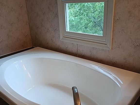 5th image of 4227 Lakeview Dr
