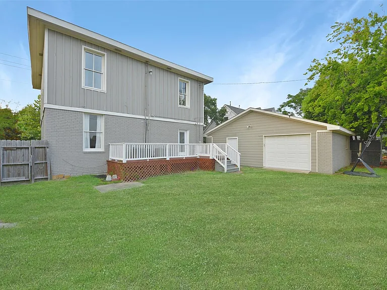 3427 Avenue L — Photo 24