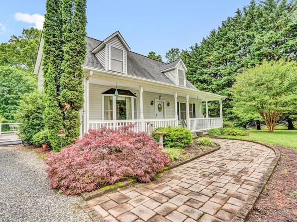 172 Watkins Dr, Bassett, VA 24055