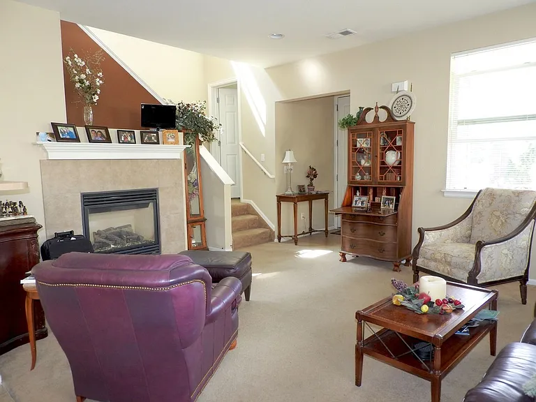 10028 E 28th Ave — Photo 4