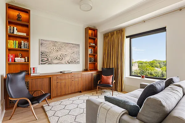 Living room, photo 2
