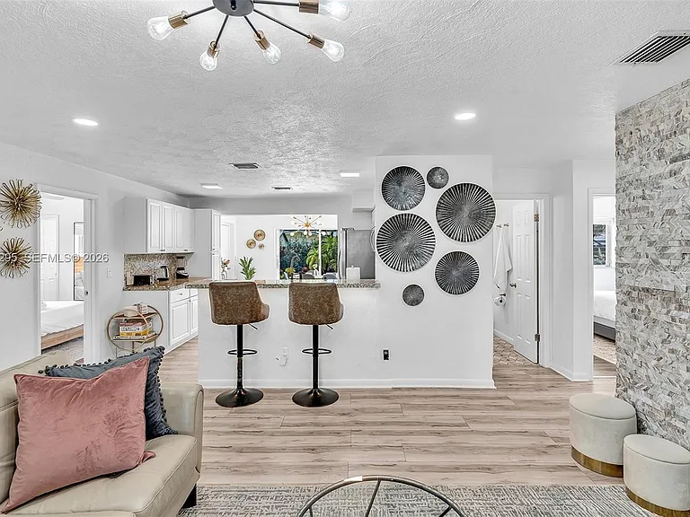 4633 SW 28th Ave — Photo 15