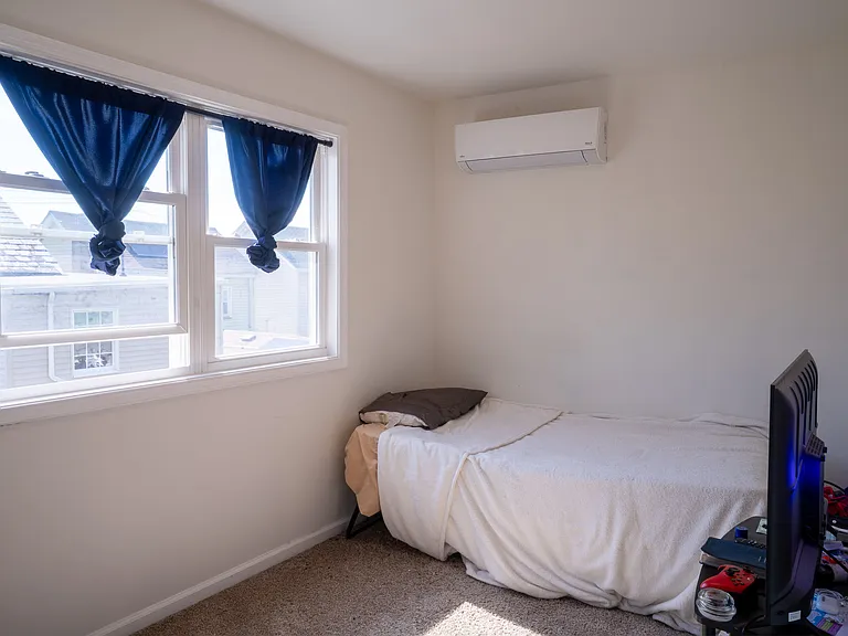 315 Warren St — Photo 12