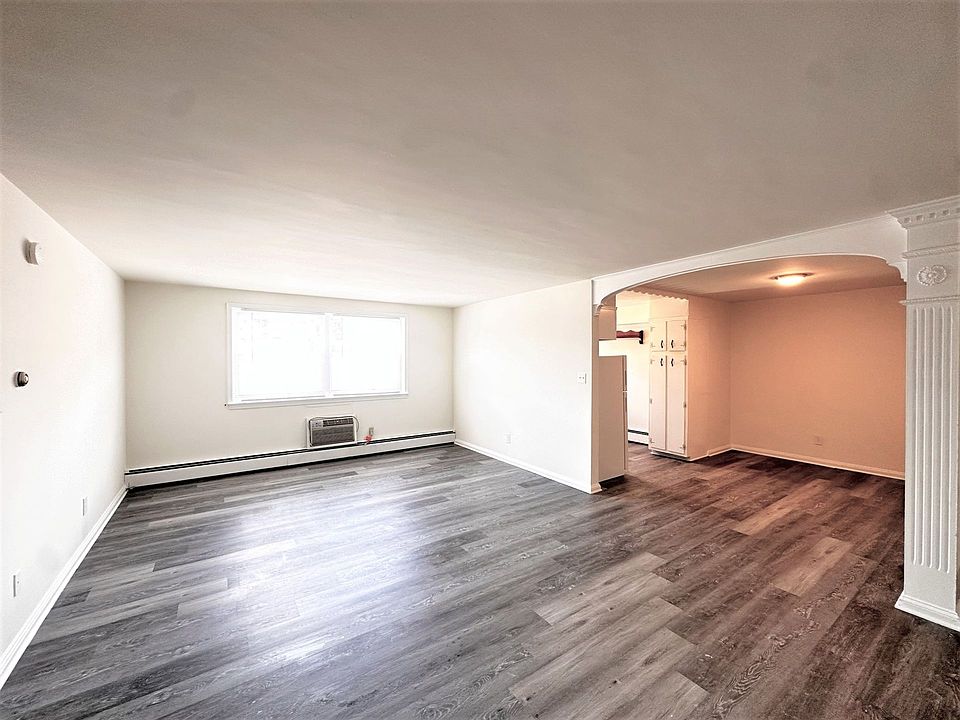 1st image of 375 Cheswold Rd #10