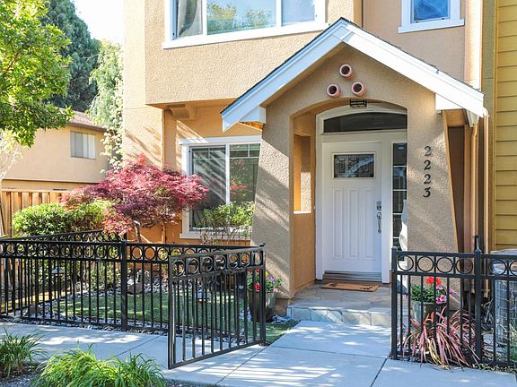 3rd image of 2223 Woodberry Ln