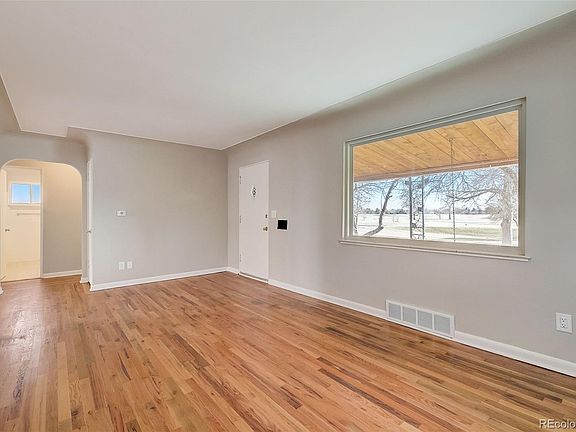 5th image of 2905 E 26th Avenue Parkway