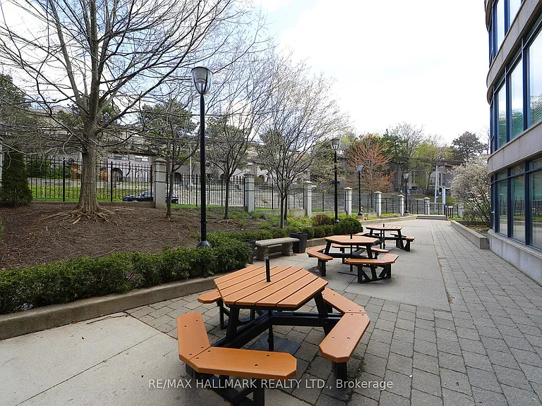 18 Valley Woods Rd #Penthouse 206 — Photo 25