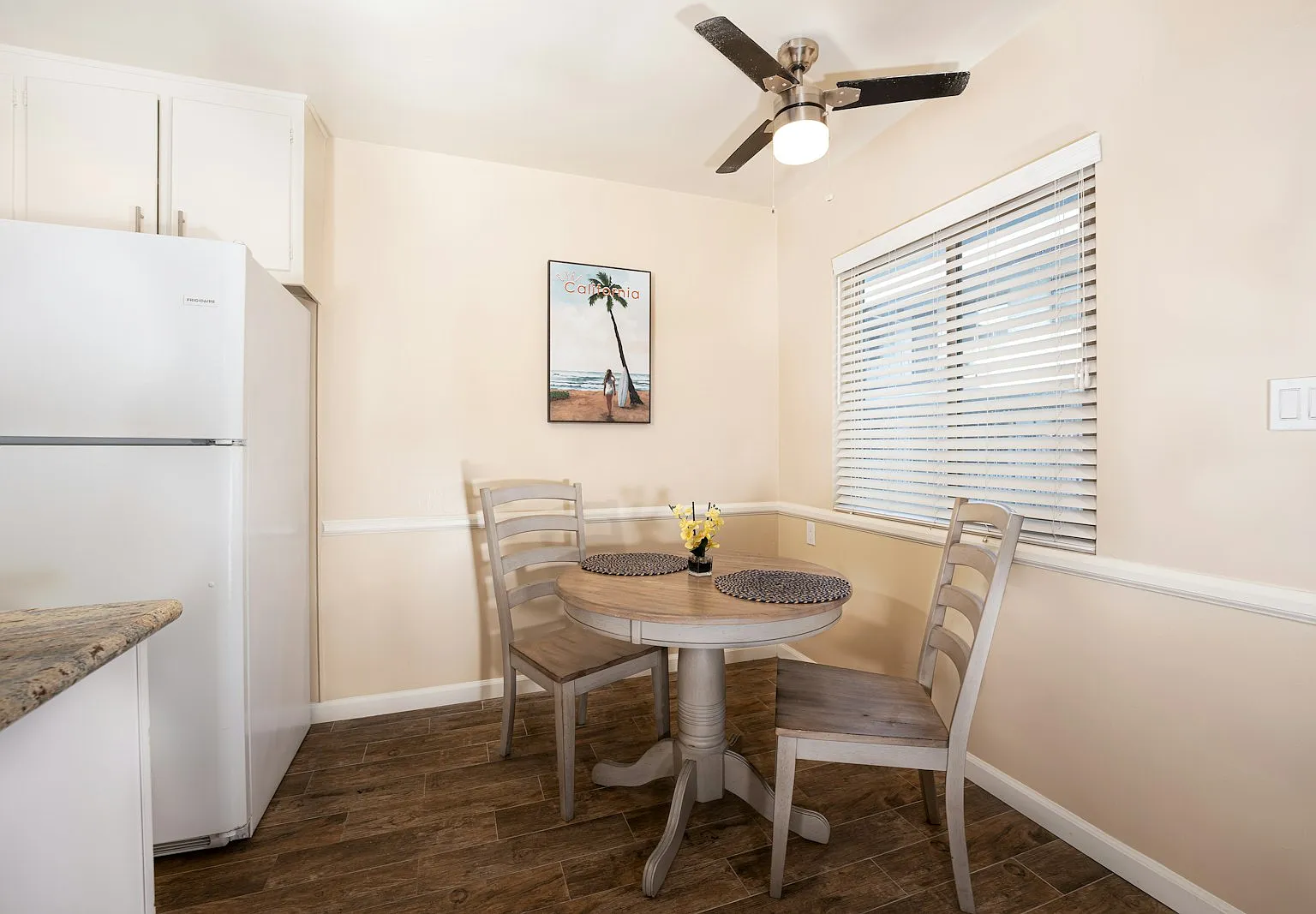 17417 Vanowen St, Unit 04 — Photo 2