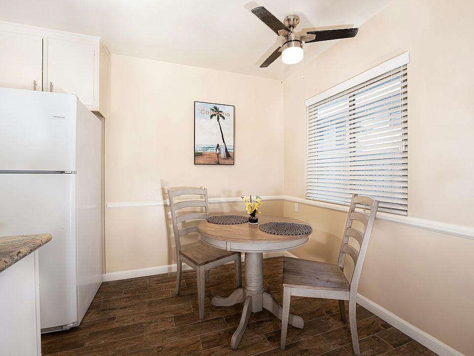 The Sorrento-Unit 04, Dining