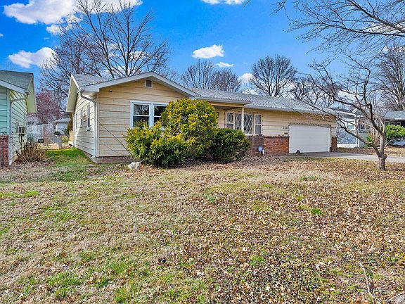 2nd image of 2323 S Hampton Avenue