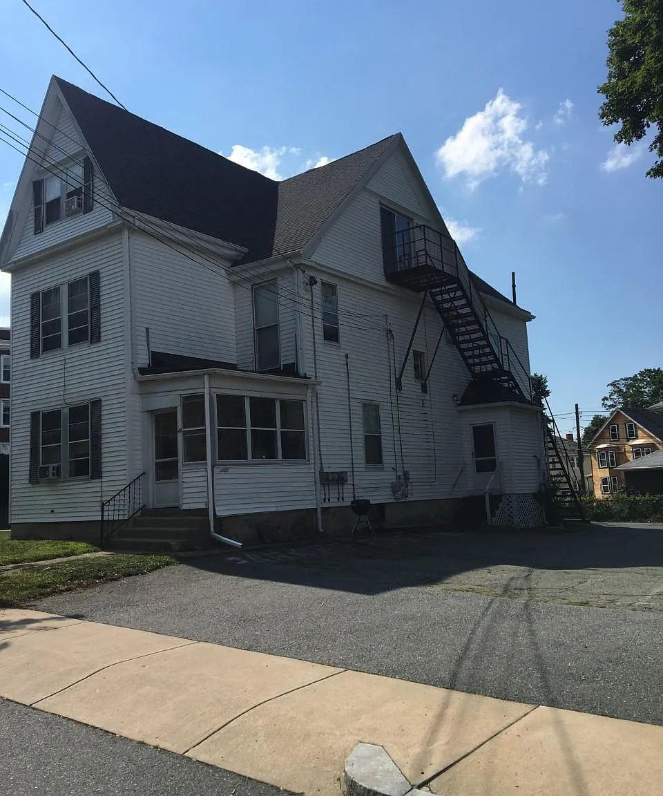 2 bed, 1100 sqft, $2,675 — Photo 2