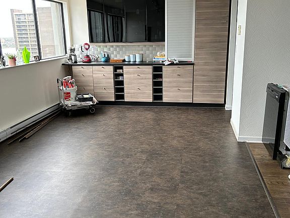 5th image of 380 Pelissier St #1906