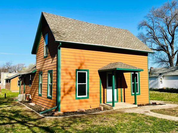 715 Capital St, Yankton, SD 57078