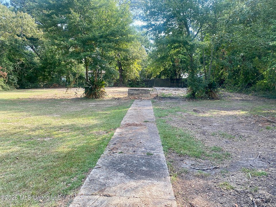 2nd image of 722 Louisiana Ave