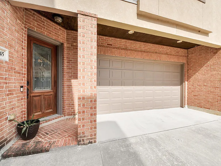 11045 Upland Forest Dr — Photo 3