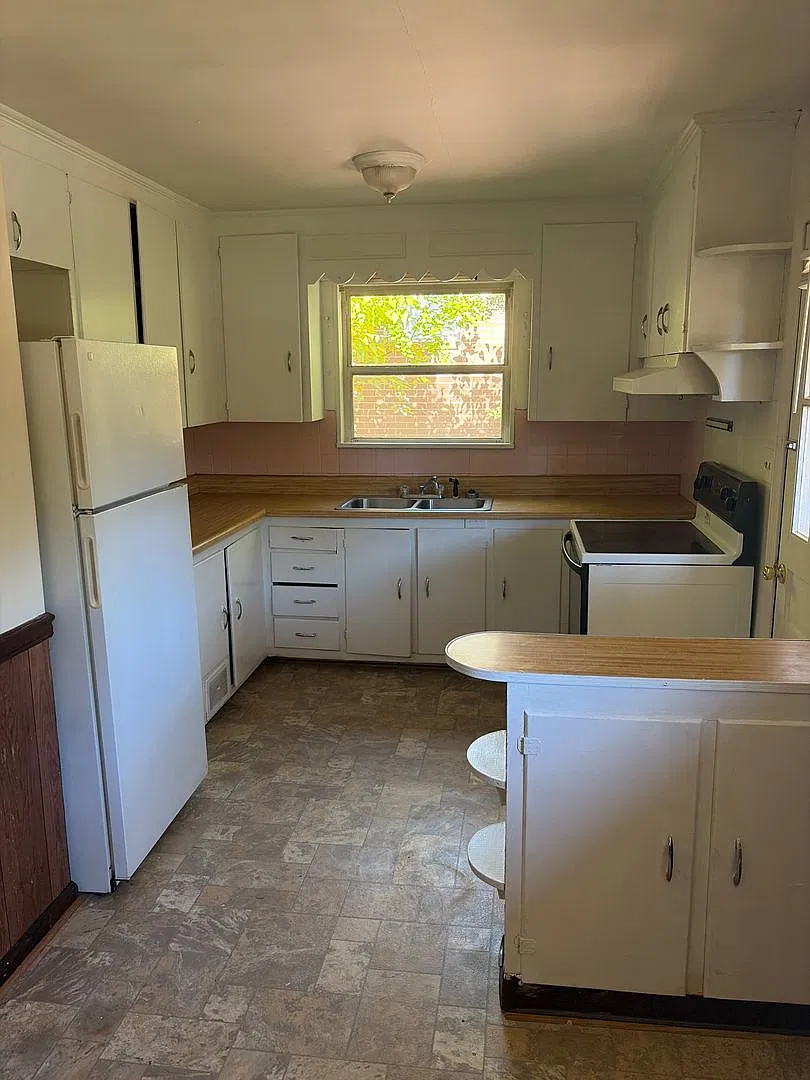 933 Lockland Avenue — Photo 3