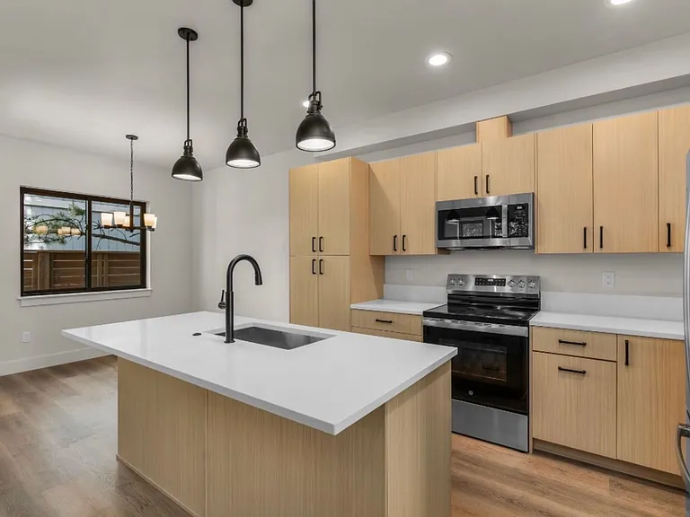 2548 SW Yew Ave #104 — Photo 15